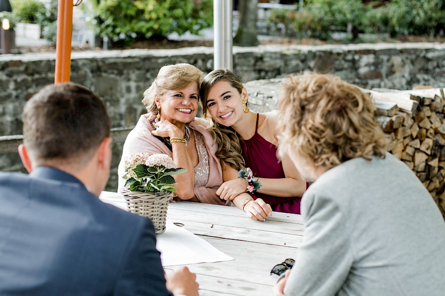 Katja Velmans Hochzeitsfotograf Düsseldorf – Auermühle in Ratingen_first