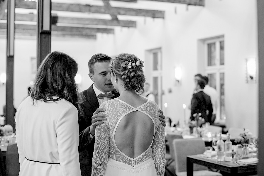 Katja Velmans Hochzeitsfotograf Düsseldorf – Auermühle in Ratingen_first