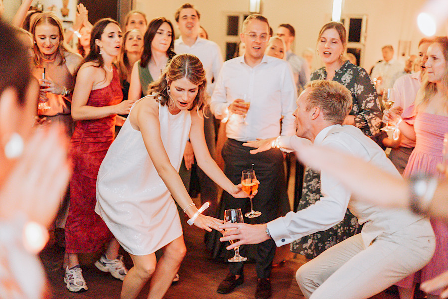 Katja Velmans Hochzeitsfotograf Düsseldorf – Standesamt und freie Trauung in der Auermühle