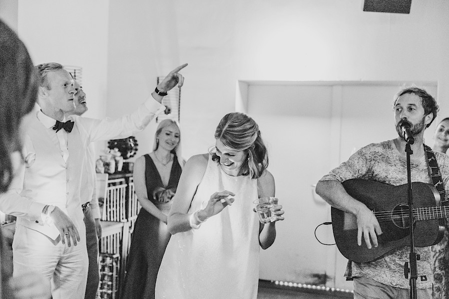 Katja Velmans Hochzeitsfotograf Düsseldorf – Standesamt und freie Trauung in der Auermühle