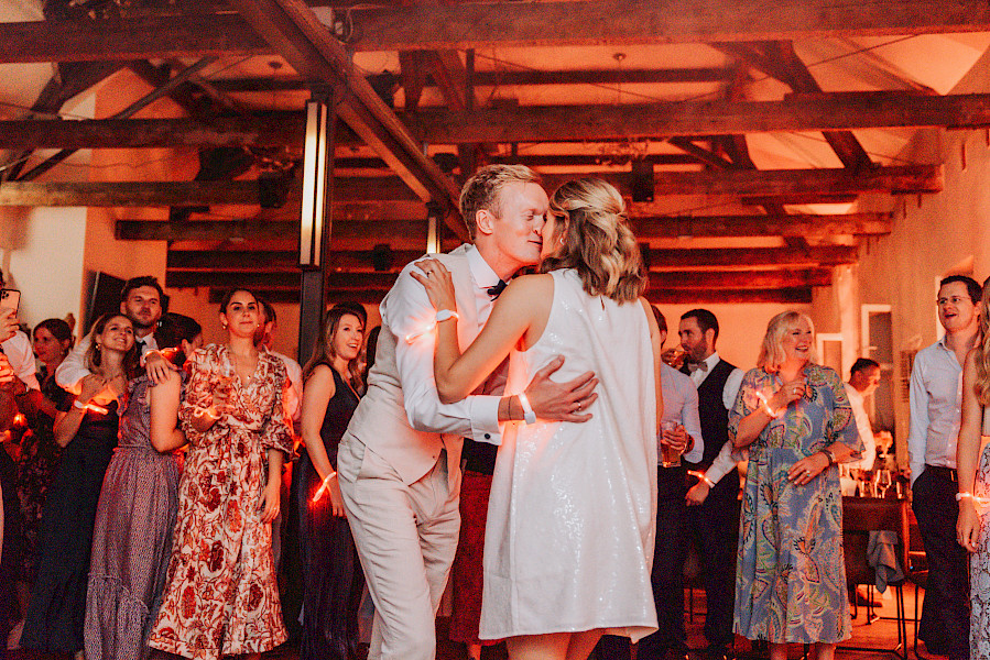 Katja Velmans Hochzeitsfotograf Düsseldorf – Standesamt und freie Trauung in der Auermühle