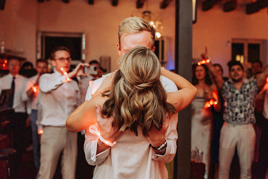 Katja Velmans Hochzeitsfotograf Düsseldorf – Standesamt und freie Trauung in der Auermühle