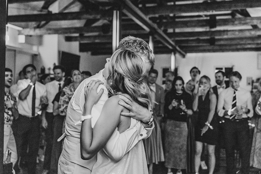 Katja Velmans Hochzeitsfotograf Düsseldorf – Standesamt und freie Trauung in der Auermühle