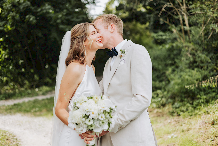Katja Velmans Hochzeitsfotograf Düsseldorf – Standesamt und freie Trauung in der Auermühle