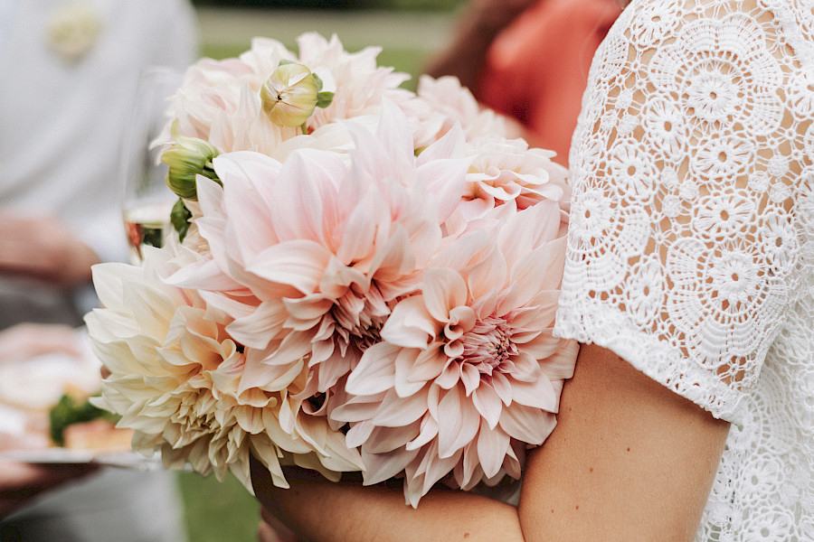 Katja Velmans Hochzeitsfotograf Düsseldorf – Standesamt und freie Trauung in der Auermühle