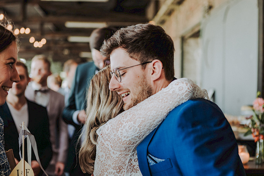 Katja Velmans Hochzeitsfotograf Düsseldorf – Freie Trauung im Gare du Neuss