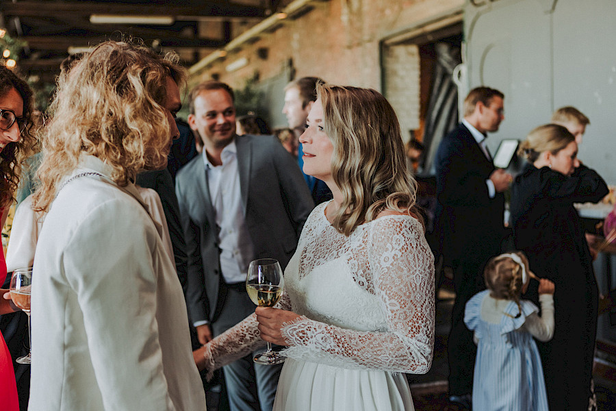 Katja Velmans Hochzeitsfotograf Düsseldorf – Freie Trauung im Gare du Neuss