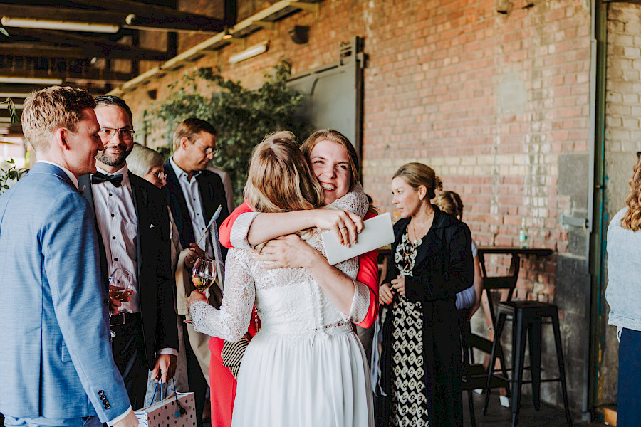 Katja Velmans Hochzeitsfotograf Düsseldorf – Freie Trauung im Gare du Neuss