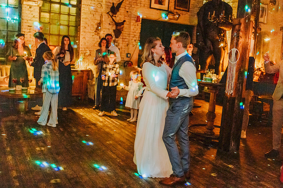 Katja Velmans Hochzeitsfotograf Düsseldorf – Freie Trauung im Gare du Neuss