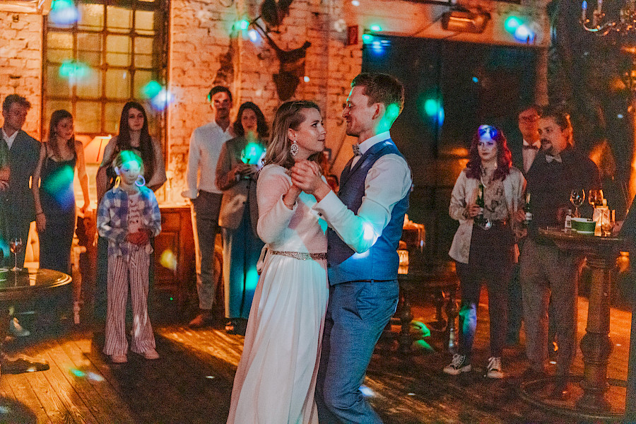 Katja Velmans Hochzeitsfotograf Düsseldorf – Freie Trauung im Gare du Neuss