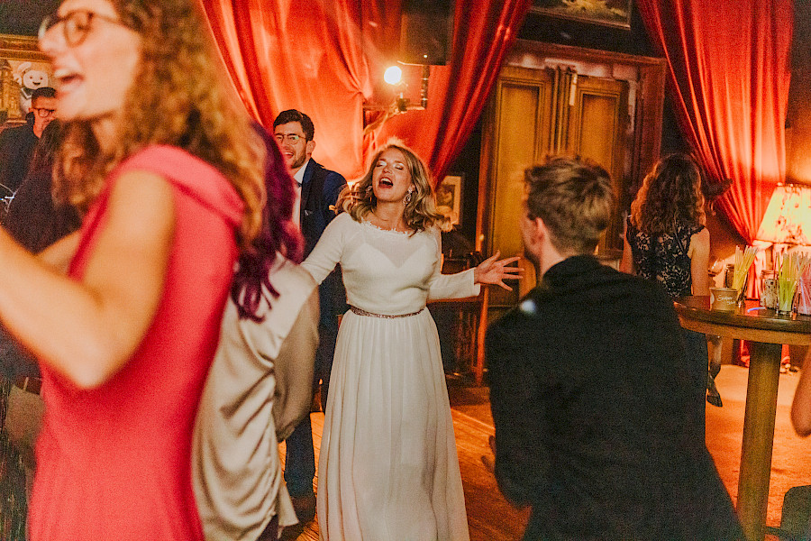 Katja Velmans Hochzeitsfotograf Düsseldorf – Freie Trauung im Gare du Neuss