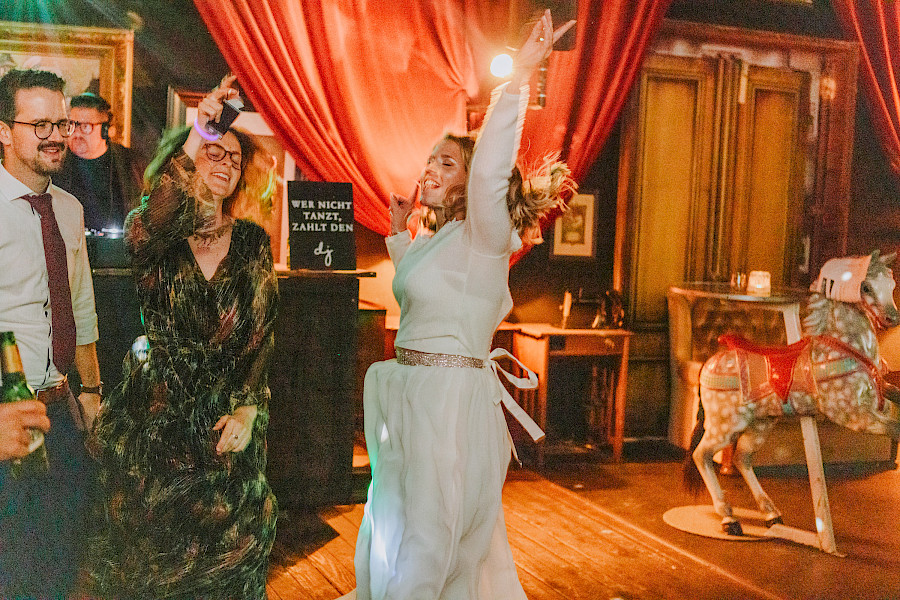 Katja Velmans Hochzeitsfotograf Düsseldorf – Freie Trauung im Gare du Neuss