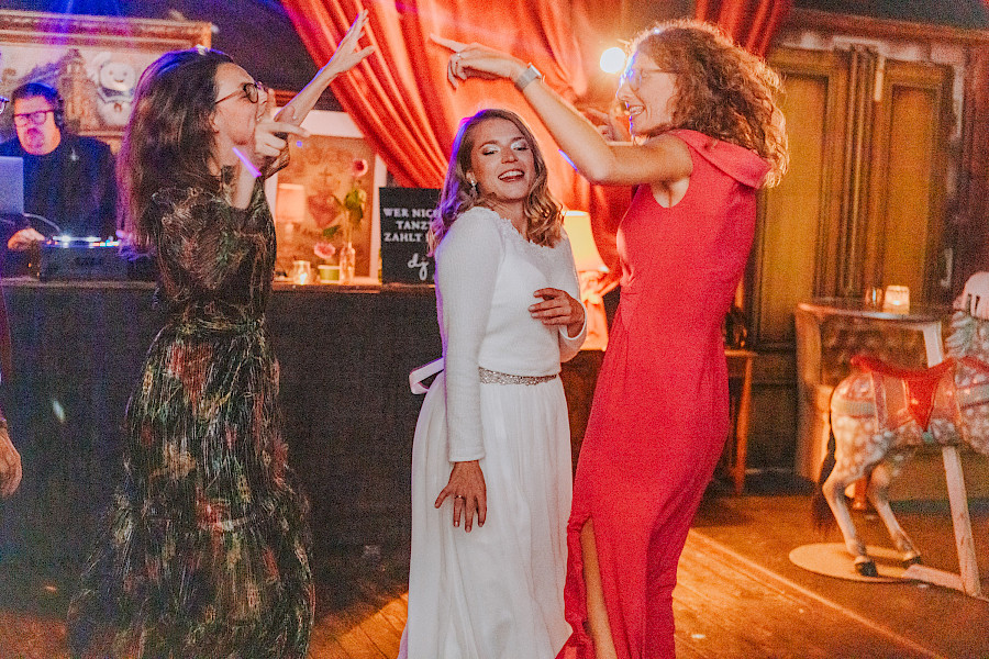 Katja Velmans Hochzeitsfotograf Düsseldorf – Freie Trauung im Gare du Neuss