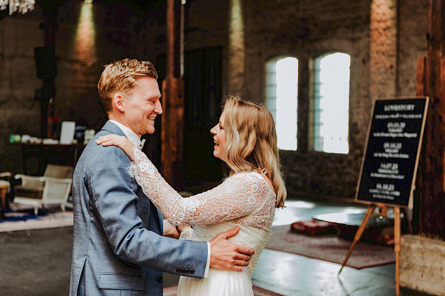 Katja Velmans Hochzeitsfotograf Düsseldorf – Freie Trauung im Gare du Neuss