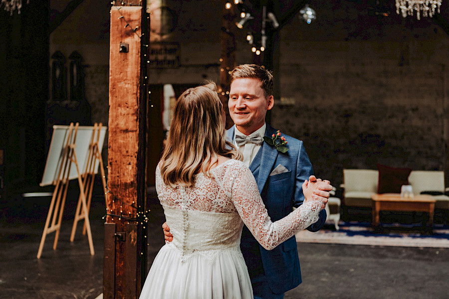 Katja Velmans Hochzeitsfotograf Düsseldorf – Freie Trauung im Gare du Neuss