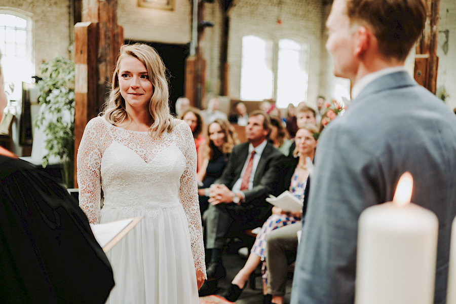 Katja Velmans Hochzeitsfotograf Düsseldorf – Freie Trauung im Gare du Neuss