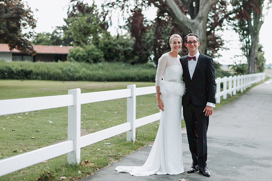 Katja Velmans Hochzeitsfotograf Düsseldorf – Kirchliche Trauung in Oberkassel und Hochzeitsfeier im Landhaus Mönchenwerth