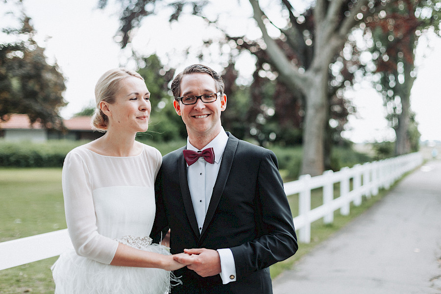 Katja Velmans Hochzeitsfotograf Düsseldorf – Kirchliche Trauung in Oberkassel und Hochzeitsfeier im Landhaus Mönchenwerth