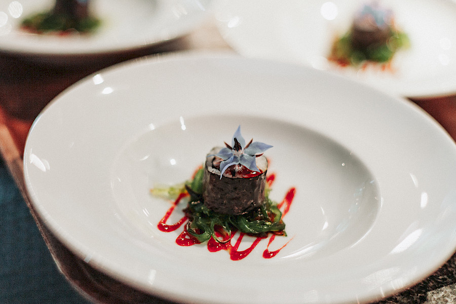 Katja Velmans Hochzeitsfotograf Düsseldorf – Kirchliche Trauung in Oberkassel und Hochzeitsfeier im Landhaus Mönchenwerth