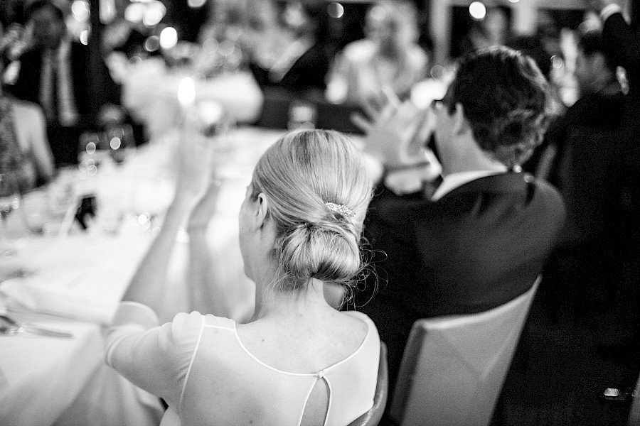 Katja Velmans Hochzeitsfotograf Düsseldorf – Kirchliche Trauung in Oberkassel und Hochzeitsfeier im Landhaus Mönchenwerth