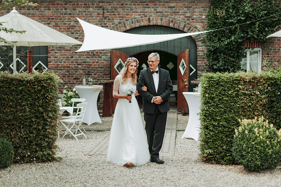 Katja Velmans Hochzeitsfotograf Düsseldorf – Freie Trauung auf dem Neimeshof in Kempen