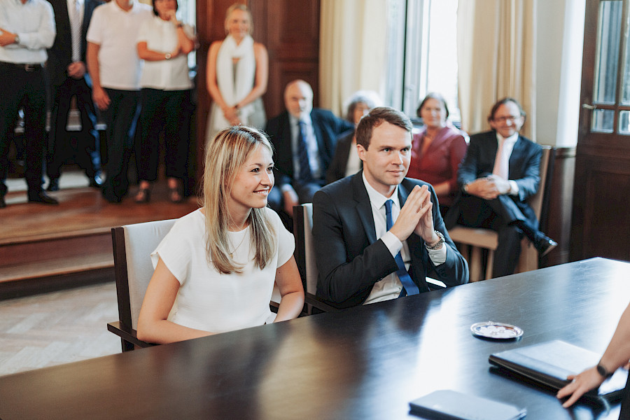 Katja Velmans Hochzeitsfotograf Düsseldorf – Franzi und Ben - Standesamtliche Trauung Düsseldorf Inselstraße