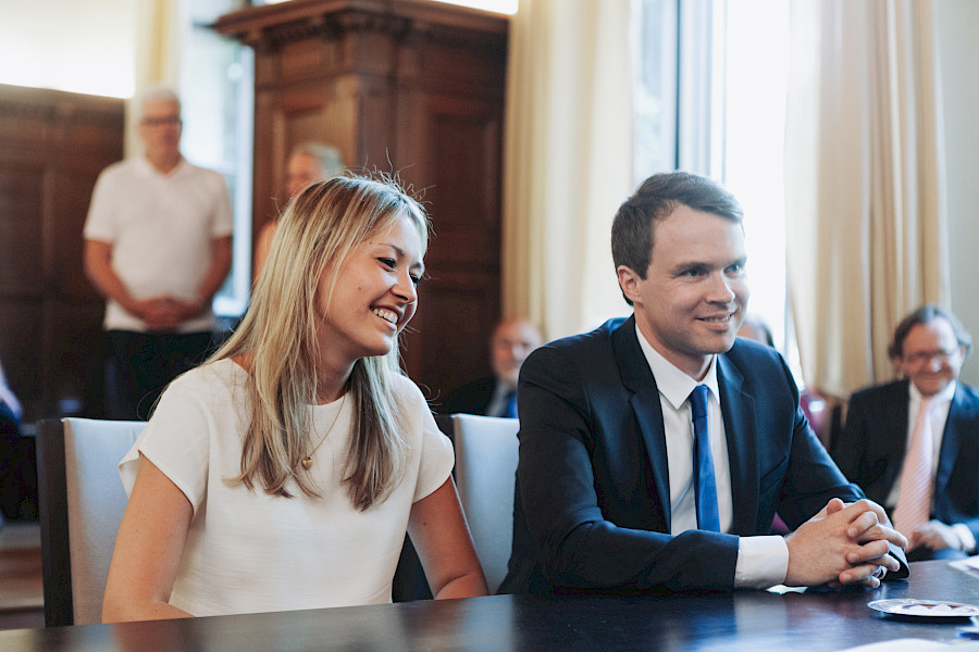 Katja Velmans Hochzeitsfotograf Düsseldorf – Franzi und Ben - Standesamtliche Trauung Düsseldorf Inselstraße