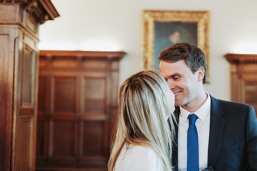 Katja Velmans Hochzeitsfotograf Düsseldorf – Franzi und Ben - Standesamtliche Trauung Düsseldorf Inselstraße