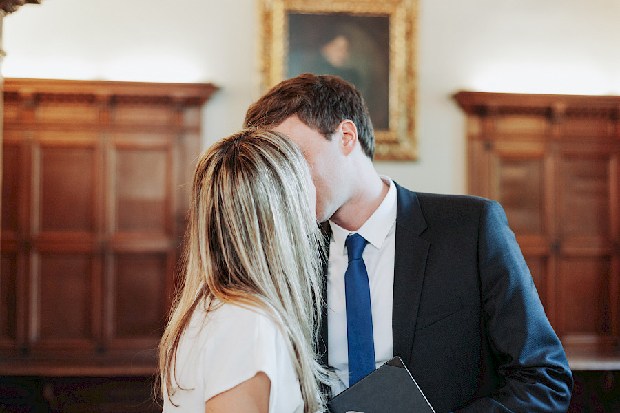 Katja Velmans Hochzeitsfotograf Düsseldorf – Franzi und Ben - Standesamtliche Trauung Düsseldorf Inselstraße