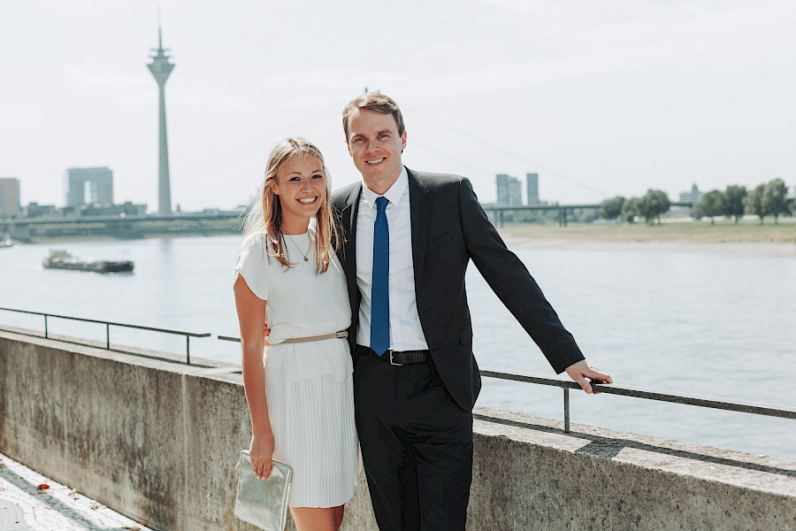 Katja Velmans Hochzeitsfotograf Düsseldorf – Franzi und Ben - Standesamtliche Trauung Düsseldorf Inselstraße