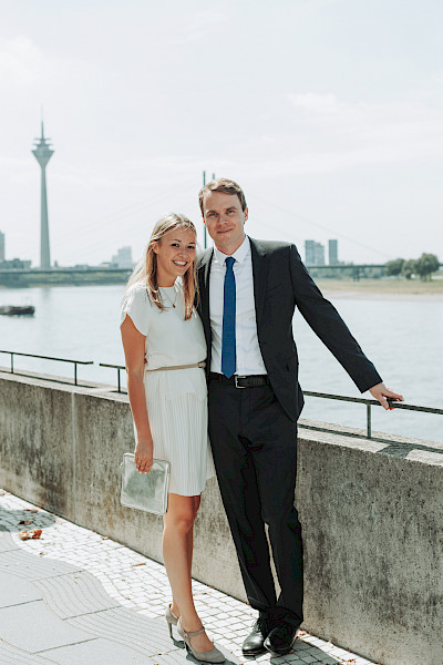 Katja Velmans Hochzeitsfotograf Düsseldorf – Franzi und Ben - Standesamtliche Trauung Düsseldorf Inselstraße