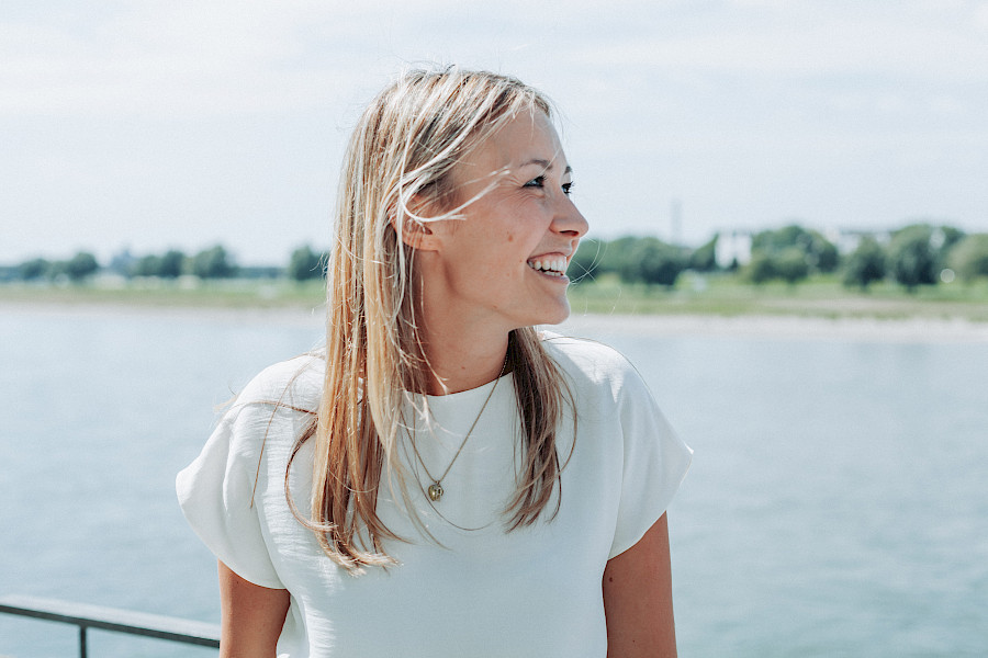 Katja Velmans Hochzeitsfotograf Düsseldorf – Franzi und Ben - Standesamtliche Trauung Düsseldorf Inselstraße