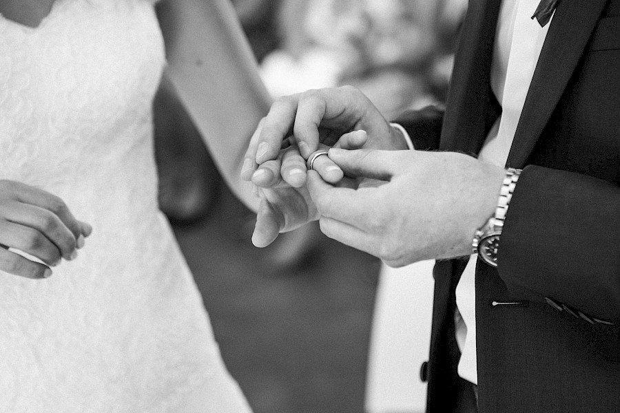 Katja Velmans Hochzeitsfotograf Düsseldorf – Kirchliche Trauung in der Altstadt und Hochzeitsfeier auf dem Nothenhof