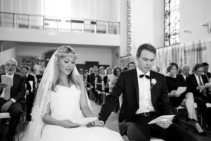 Katja Velmans Hochzeitsfotograf Düsseldorf – Kirchliche Trauung in der Altstadt und Hochzeitsfeier auf dem Nothenhof