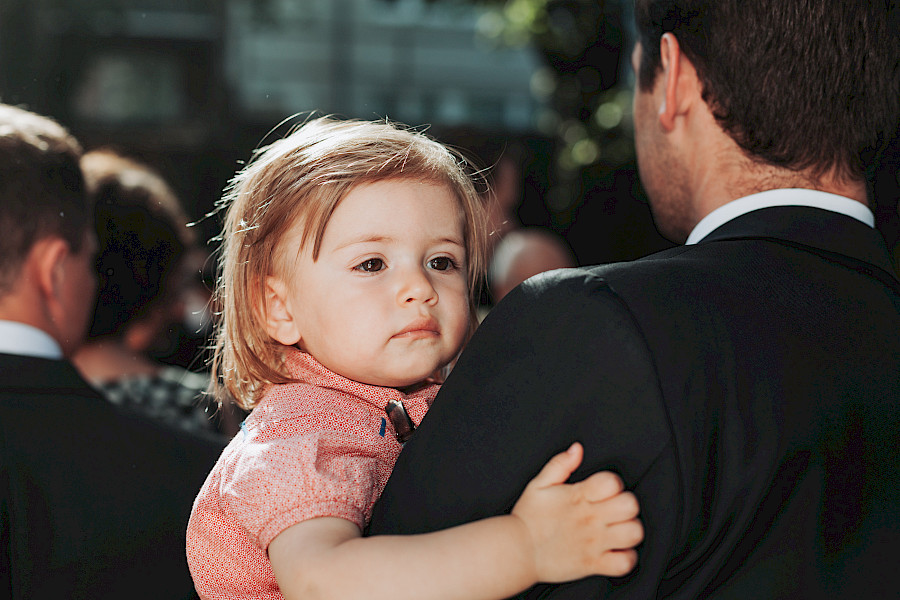 Katja Velmans Hochzeitsfotograf Düsseldorf – Kirchliche Trauung in der Altstadt und Hochzeitsfeier auf dem Nothenhof