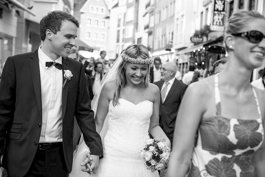 Katja Velmans Hochzeitsfotograf Düsseldorf – Kirchliche Trauung in der Altstadt und Hochzeitsfeier auf dem Nothenhof