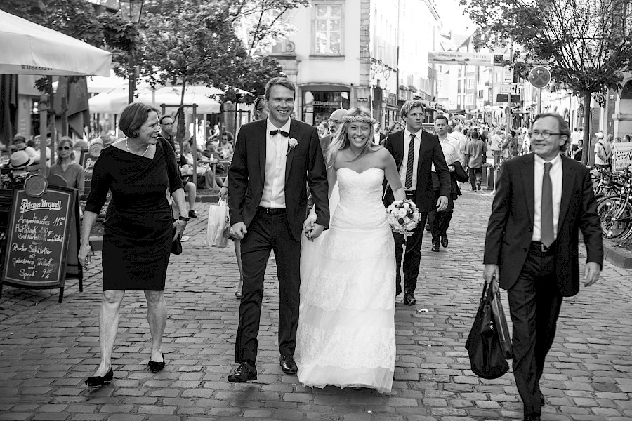 Katja Velmans Hochzeitsfotograf Düsseldorf – Kirchliche Trauung in der Altstadt und Hochzeitsfeier auf dem Nothenhof
