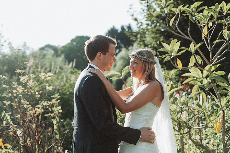 Katja Velmans Hochzeitsfotograf Düsseldorf – Kirchliche Trauung in der Altstadt und Hochzeitsfeier auf dem Nothenhof