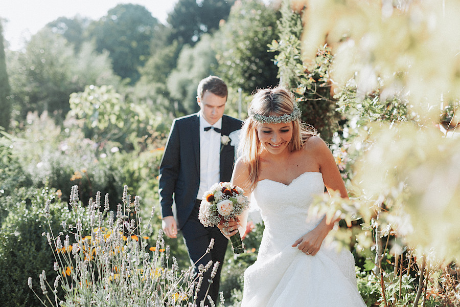 Katja Velmans Hochzeitsfotograf Düsseldorf – Kirchliche Trauung in der Altstadt und Hochzeitsfeier auf dem Nothenhof