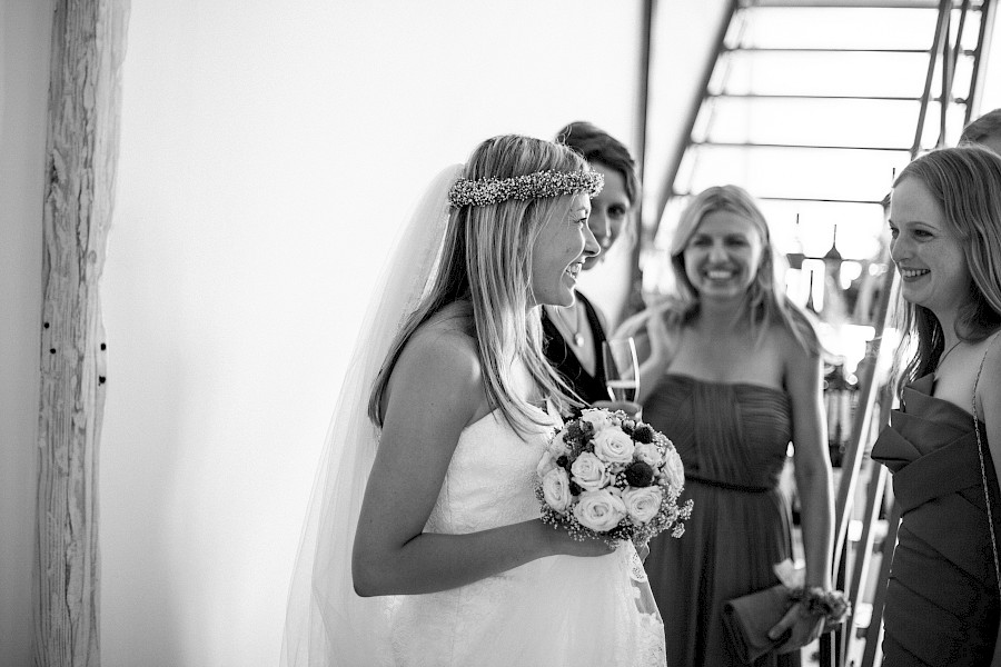 Katja Velmans Hochzeitsfotograf Düsseldorf – Kirchliche Trauung in der Altstadt und Hochzeitsfeier auf dem Nothenhof