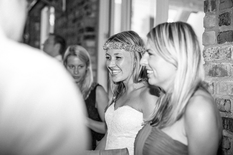 Katja Velmans Hochzeitsfotograf Düsseldorf – Kirchliche Trauung in der Altstadt und Hochzeitsfeier auf dem Nothenhof