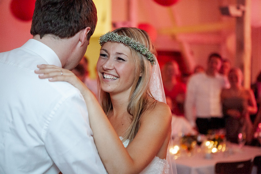 Katja Velmans Hochzeitsfotograf Düsseldorf – Kirchliche Trauung in der Altstadt und Hochzeitsfeier auf dem Nothenhof