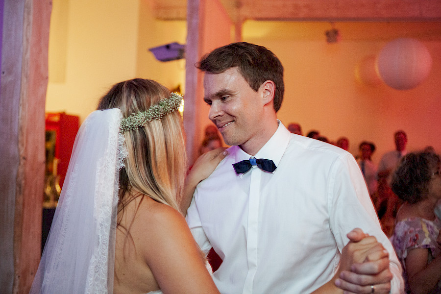 Katja Velmans Hochzeitsfotograf Düsseldorf – Kirchliche Trauung in der Altstadt und Hochzeitsfeier auf dem Nothenhof