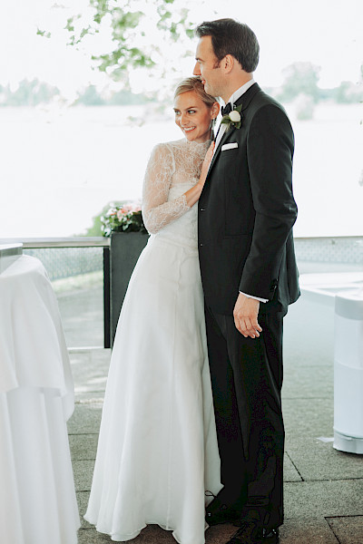 Katja Velmans Hochzeitsfotograf Düsseldorf – Freie Trauung im Landhaus Mönchenwerth