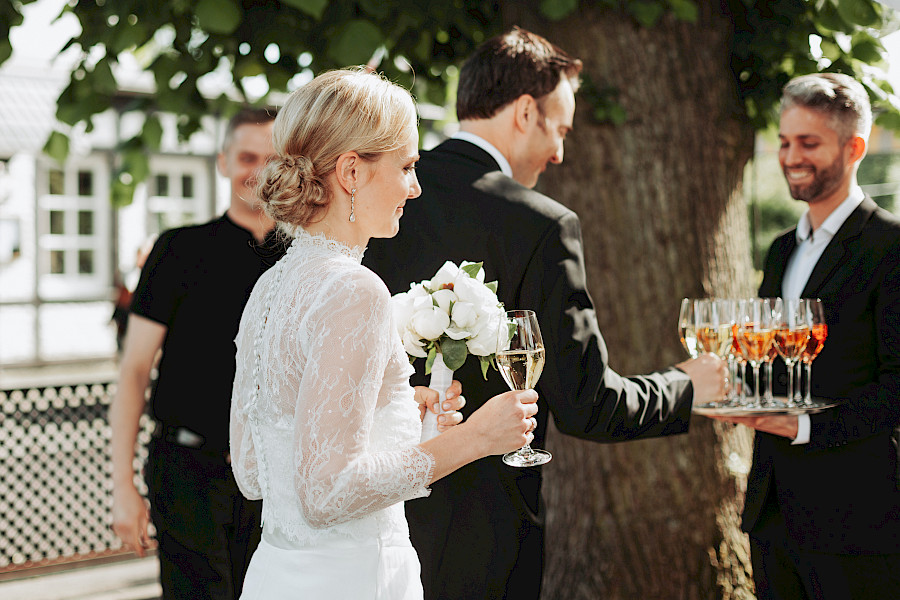 Katja Velmans Hochzeitsfotograf Düsseldorf – Freie Trauung im Landhaus Mönchenwerth