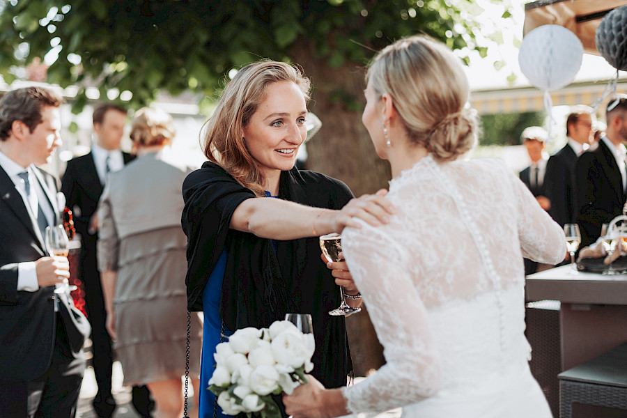 Katja Velmans Hochzeitsfotograf Düsseldorf – Freie Trauung im Landhaus Mönchenwerth