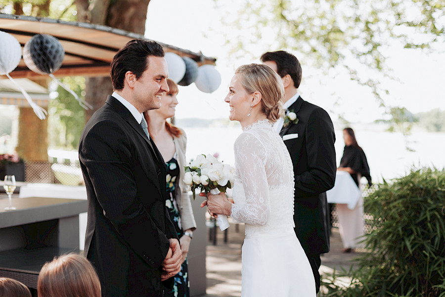 Katja Velmans Hochzeitsfotograf Düsseldorf – Freie Trauung im Landhaus Mönchenwerth