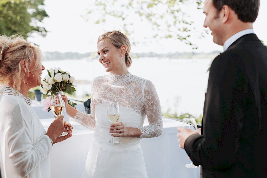 Katja Velmans Hochzeitsfotograf Düsseldorf – Freie Trauung im Landhaus Mönchenwerth