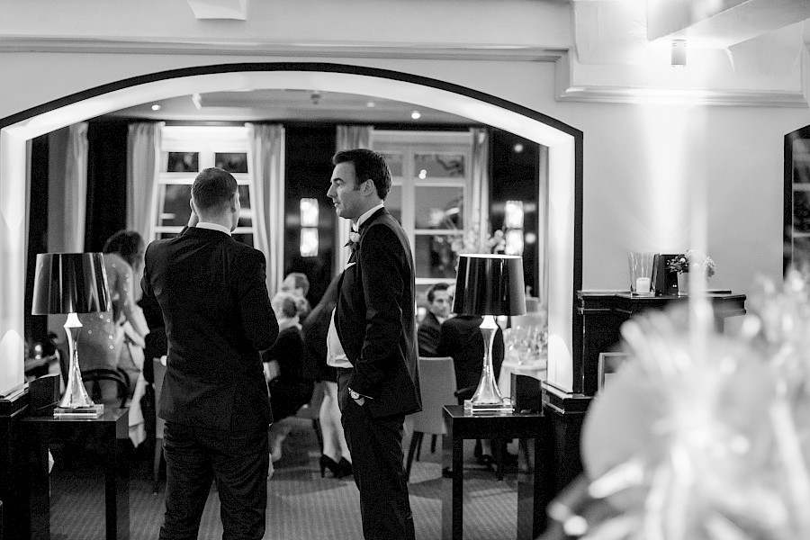 Katja Velmans Hochzeitsfotograf Düsseldorf – Freie Trauung im Landhaus Mönchenwerth