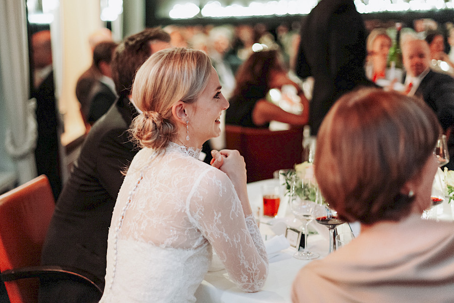 Katja Velmans Hochzeitsfotograf Düsseldorf – Freie Trauung im Landhaus Mönchenwerth